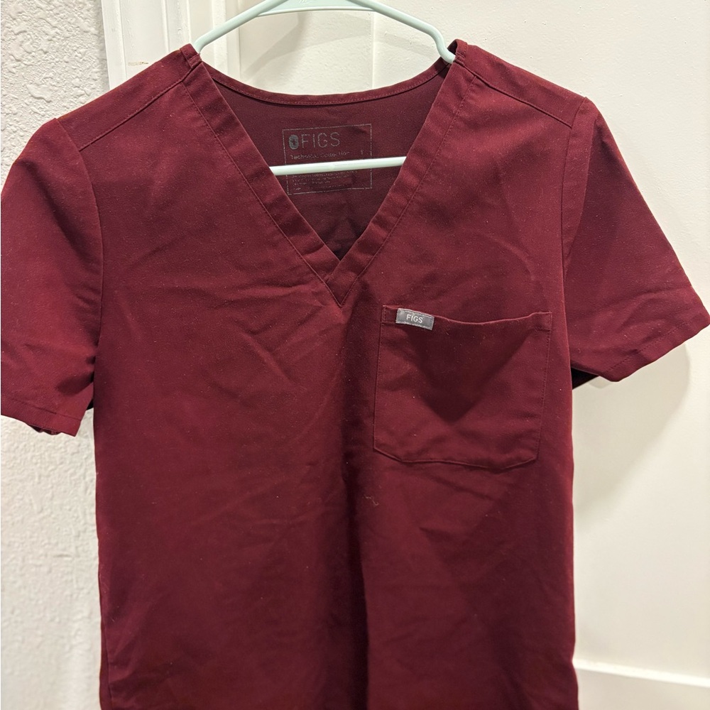 Figs Women’s Burgundy V-Neck Scrub Top Small